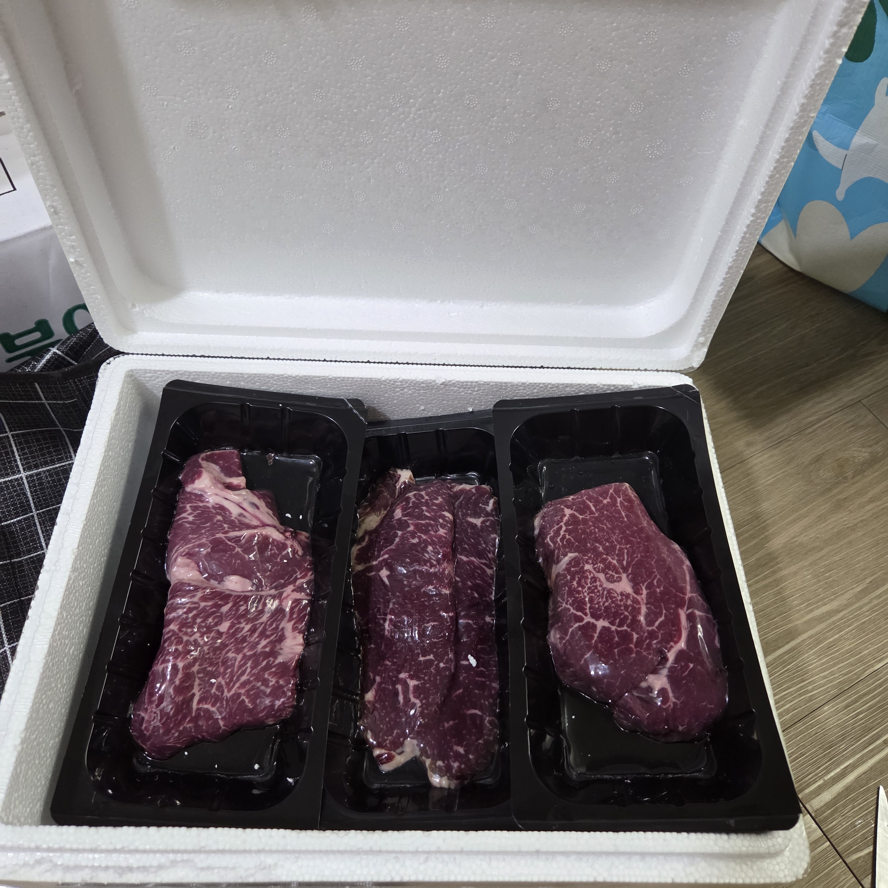 부모님 설 명절 한우선물세트 1+등급 소고기 등심 채끝 구이용 선물 포장